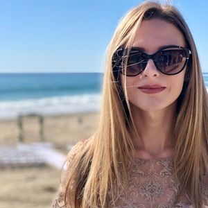 🎉 Meet Stephanie, Your Seller 👩🏼 & Her Puppy 🐶